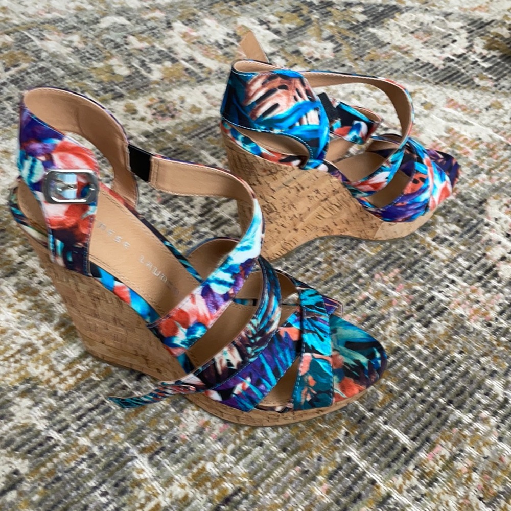 Chinese laundry wedge sandals size 8 style Z Marianne